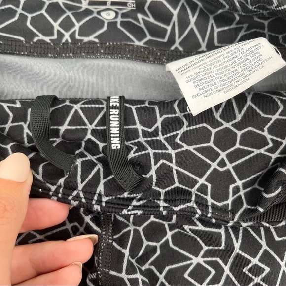 NIKE Women’s Dri-Fit Running Training Capri Pant Black/White Starglass sz: Small - Picture 5 of 10